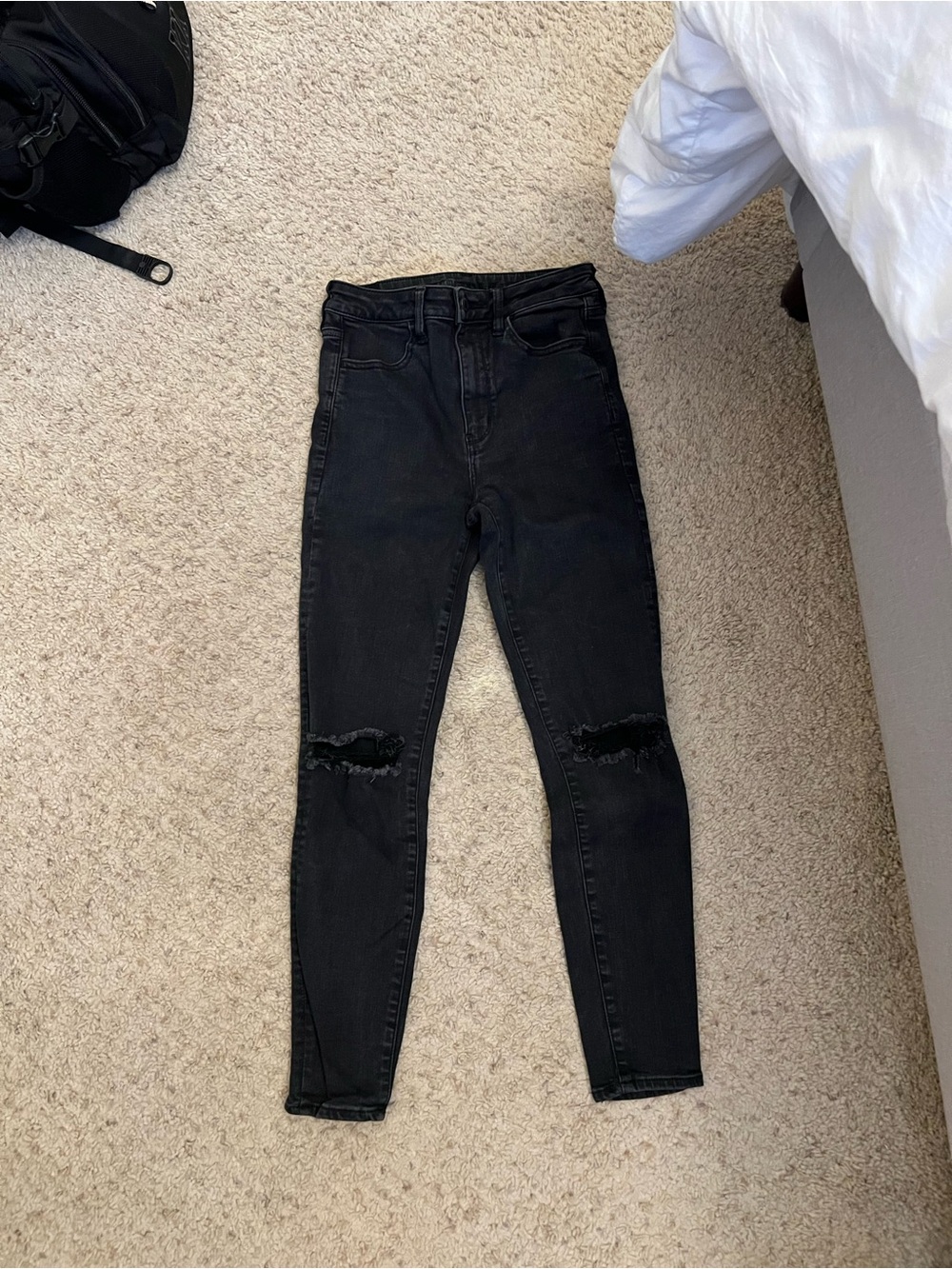 American Eagle Outfitters Black Ripped High-Rise Skinny Jeans size 6 SHORT